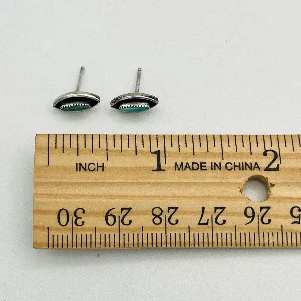 Sterling Silver Unsigned Zuni Needle Point Earrings 1.05g